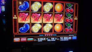 qr615 qr615 par Live Dealer Mez Aap ke Hath Mein